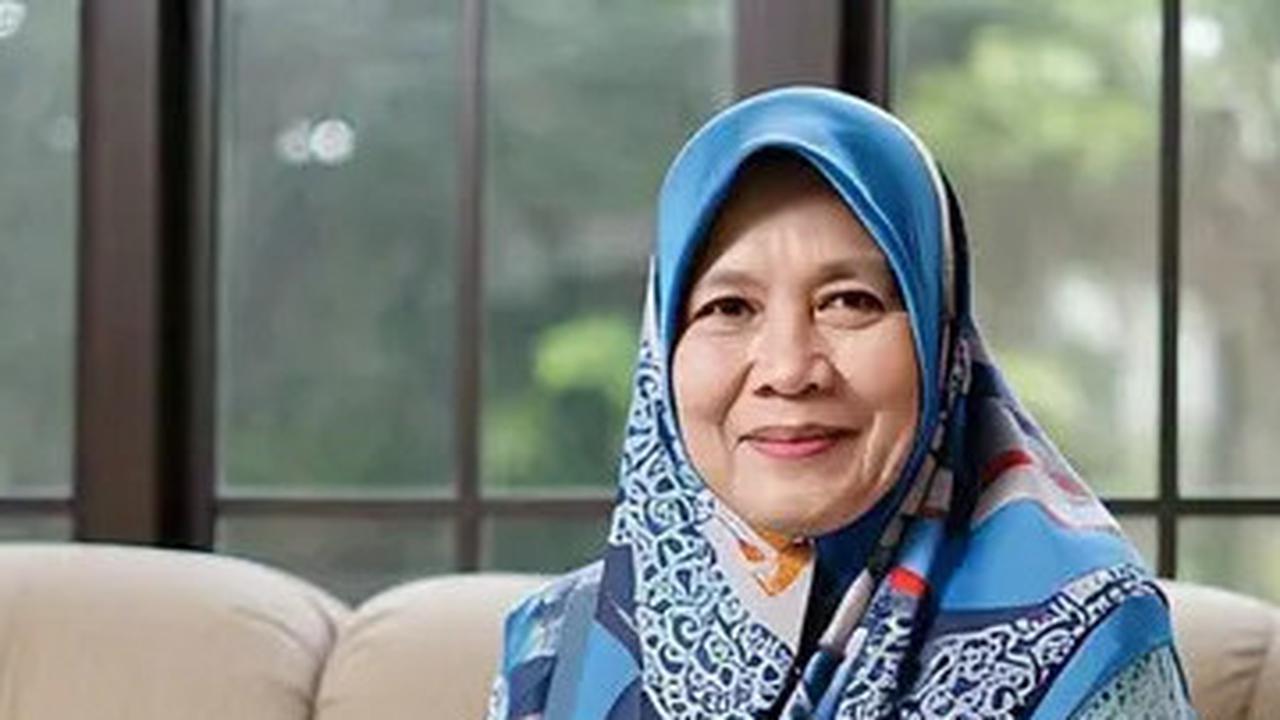 8 Model Gamis Terbaru untuk Usia 60-an, Tampil Modis dan Nyaman Sepanjang Hari