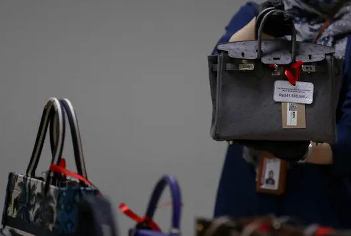 KPK Lelang Barang Rampasan, Mobil dan Tas Mewah Jadi Perhatian