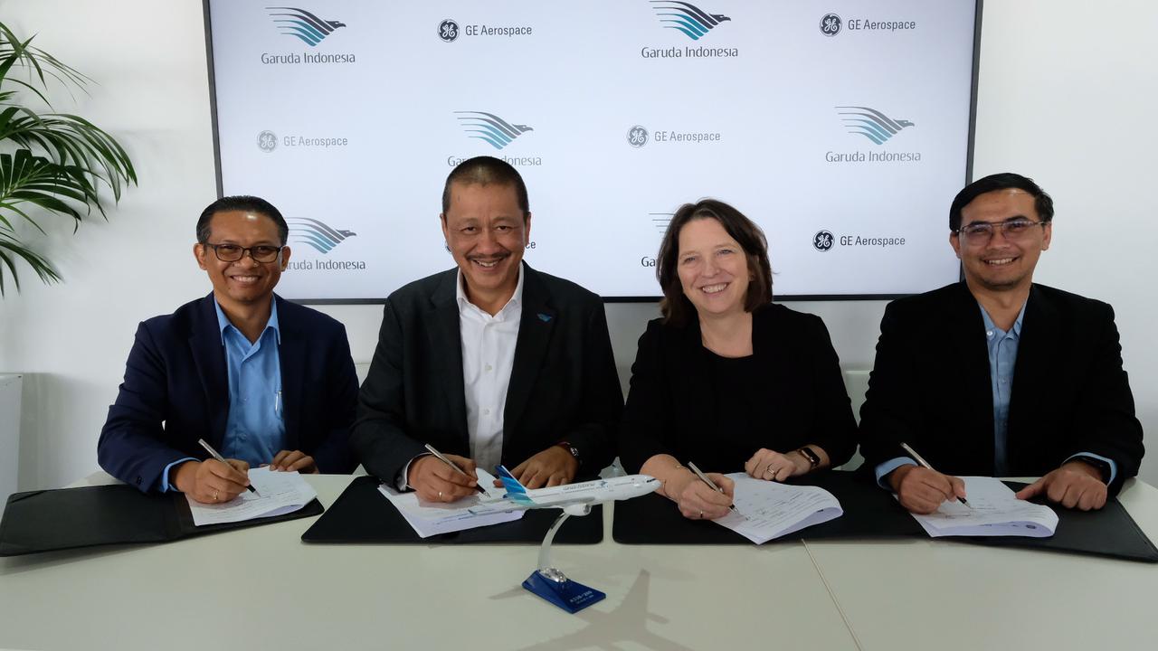 Garuda dan anak usaha menandatangani Nota Kesepahaman dengan GE Aerospace yang mencakup pelatihan dan pengembangan keterampilan, lease engine support, dan layanan overhaul untuk mesin armada Garuda Indonesia CFM56-7B dan GE90-115B. (Dok GIAA)