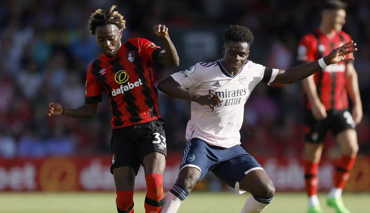 Setelah unggul dua gol Arsenal terus mendominasi permainan dengan penguasaan bola yang dominan di sepanjang babak pertama. Bournemouth pun dibuat tanpa peluang hingga tak satu pun tembakan mampu dlepaskan oleh Jordan Zemura dan kawan-kawan. (PA via AP/Steven Paston)