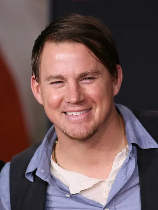 Di tempat lain, Entertainment Weekly membandingkan Channing Tatum dengan Thin Man dari ‘Charlie Angels’. Hayley Spencer men-tweet  “Apakah Ia mengambil gambar dari Gaston kepada piñata rambutnya?” (AFP/Bintang.com) Sumber: dailymail.co.uk
