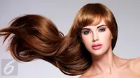Rambut adalah mahkota bagi setiap wanita. Oleh karena itu, harus selalu dirawat secara rutin dengan menggunakan produk perawatan rambut ini. (Foto: iStockphoto)