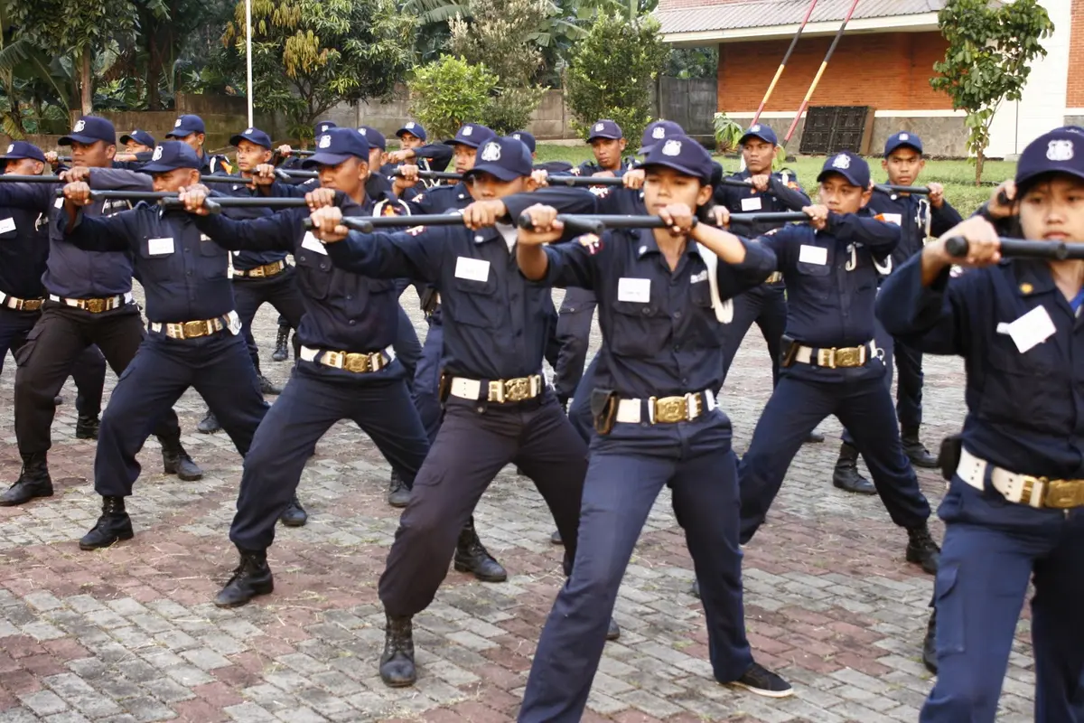 Ini dia kehebatan di balik penggunaan pentungan satpam