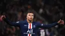 4. Kylian Mbappe - Pemain bintang asal Prancis ini terus bersinar dan berkembang pesat bersama PSG di usianya yang masih belia. Mbappe dipastikan bisa menjadi pengganti Lionel Messo yang pas di Barcelona. (AFP/Franck Fife)