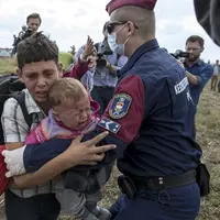 Bersyukurlah, bukan kamu yang berada di dalam foto-foto ini melainkan pengungsi Suriah yang nekat eksodus ke Hungaria
