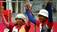 Ika Yuliana Rochmawati (kiri) dan Riau Ega Agatha Salsabila, dua pepanah Indonesia yang akan tampil di Olimpiade Rio de Janeiro 2016. (SG Sports TV)