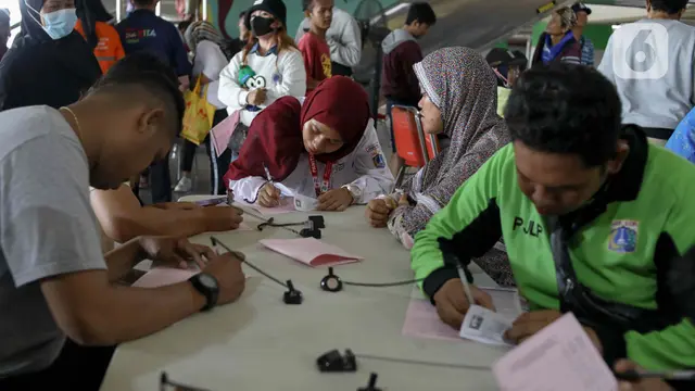 Antusiasme Warga Ikuti Kegiatan Donor Darah Ramadan