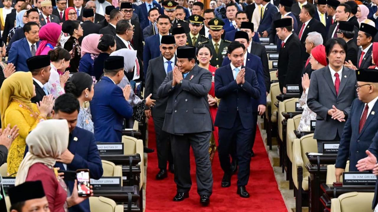 VIDEO: Dasi Biru Wapres Gibran Miring, Kocak Pandji Pragiwaksono di DPR Komentari Gaya Pejabat