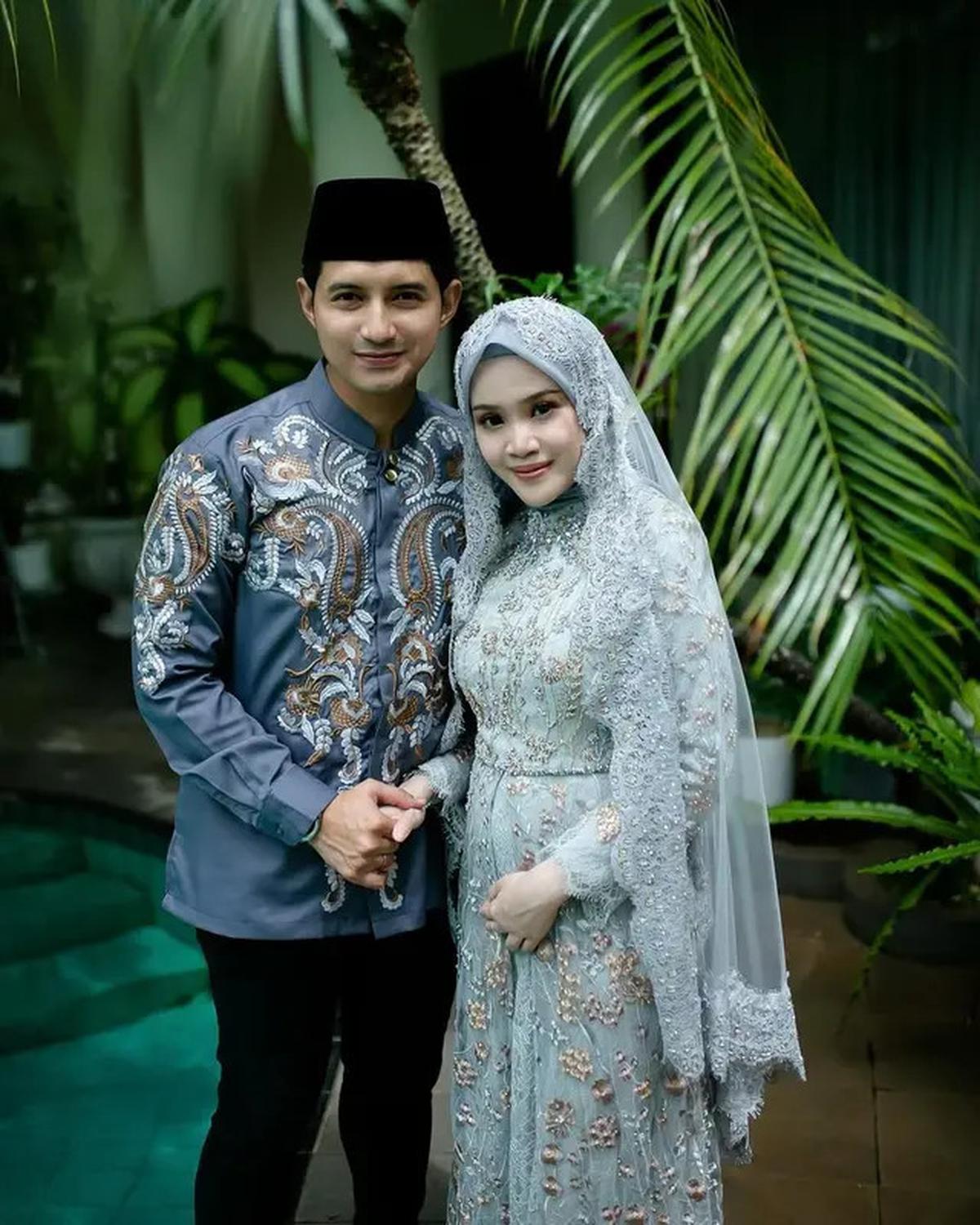 6 Potret Gender Reveal dan Tasyakuran 4 Bulan Kehamilan Istri Chand Kelvin