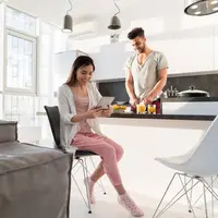 Ilustrasi pengantin baru. (c) Shutterstock/ProStockStudio