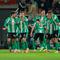 Skuad Real Betis merayakan gol Antony ke gawang Barcelona Minggu (7/12/2025) (AP Photo/Manu Reino)