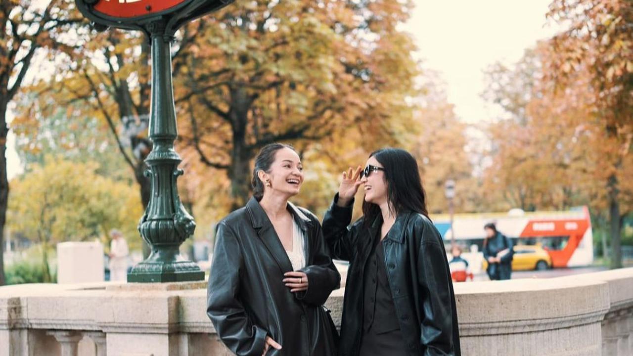 Potret Febby Rastanty dan Enzy Storia di Paris, Momen Persahabatan dan Gaya Fashionable