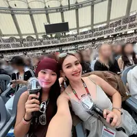 Sebagai army sejati, Ayu Ting-Ting dan Bilqis tak melewatkan konser world tour pertama BTS di Busan [@ayutingting92]