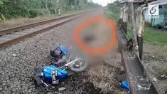 Sepasang pengendara motor tewas tertabrak kereta api di Cilacap. 