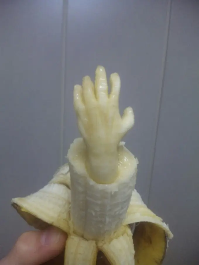 Unik! Bukan di Kayu, 9 Ukiran Ini Dilakukan di Buah Pisang