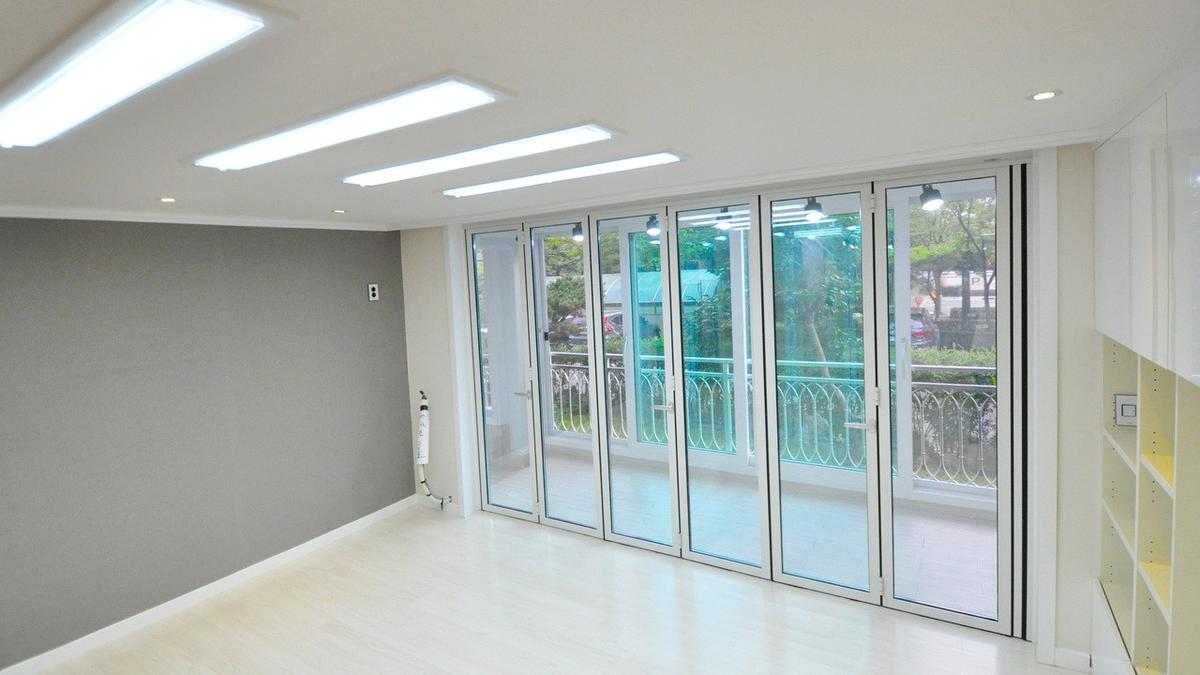 10 Model Pintu Aluminium Modern untuk Rumah Anda, Tren Terbaru 2025