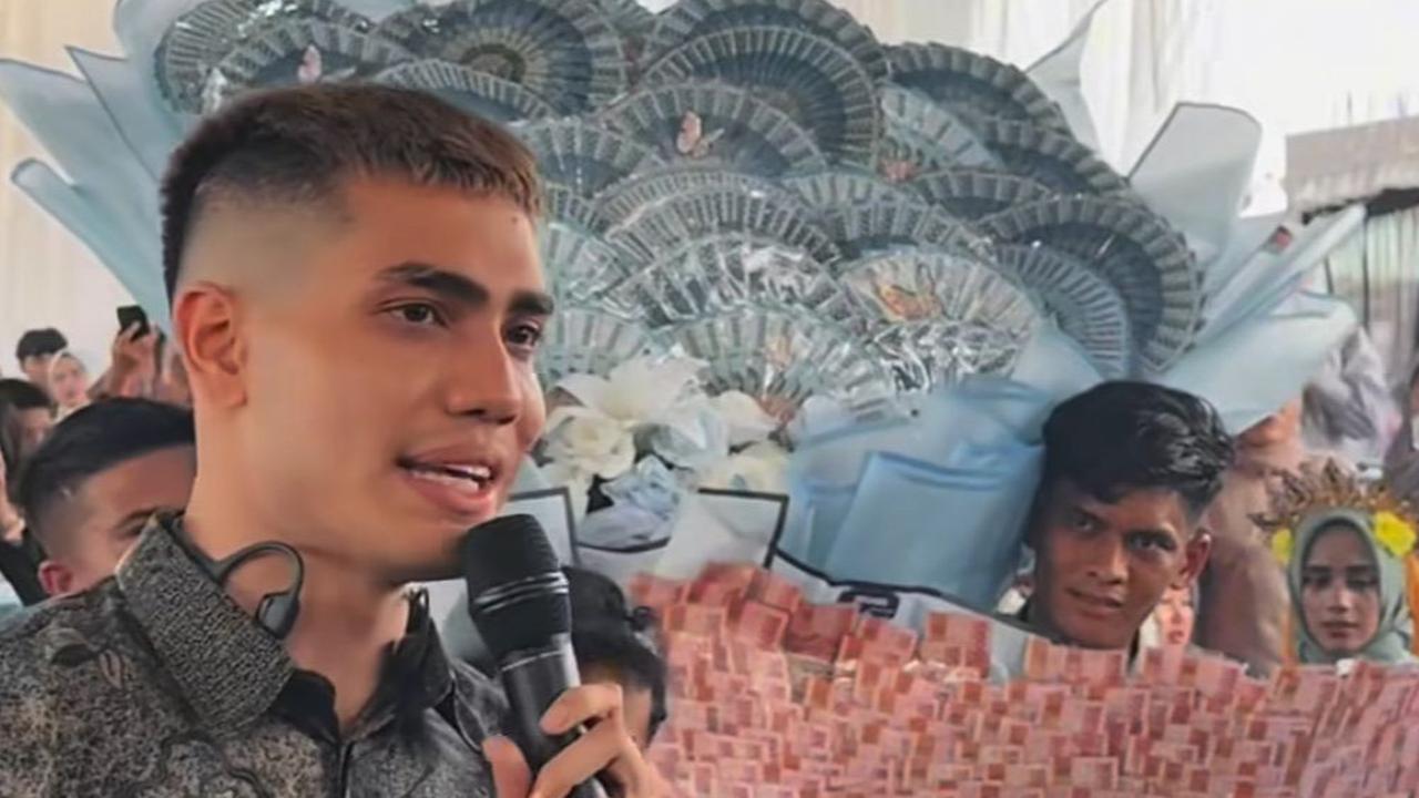 Bos Baik Hati, Momen Haru Aisar Khaled Beri Kejutan Senilai Rp100 juta untuk Karyawannya yang Menikah