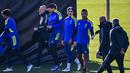 Para pemain Juventus menghadiri sesi latihan di tempat latihan Continassa di Turin, Italia (7/12/2021). Juventus akan bertanding melawan Malmo pada Grup H Liga Champions di Allianz Stadium. (AFP/Marco Bertorello)