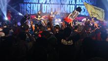 Band dari Malang turut memeriahkan HUT ke-29 Arema yang berlangsung di Jakarta. (Bola.com/Gerry Anugrah Putra)