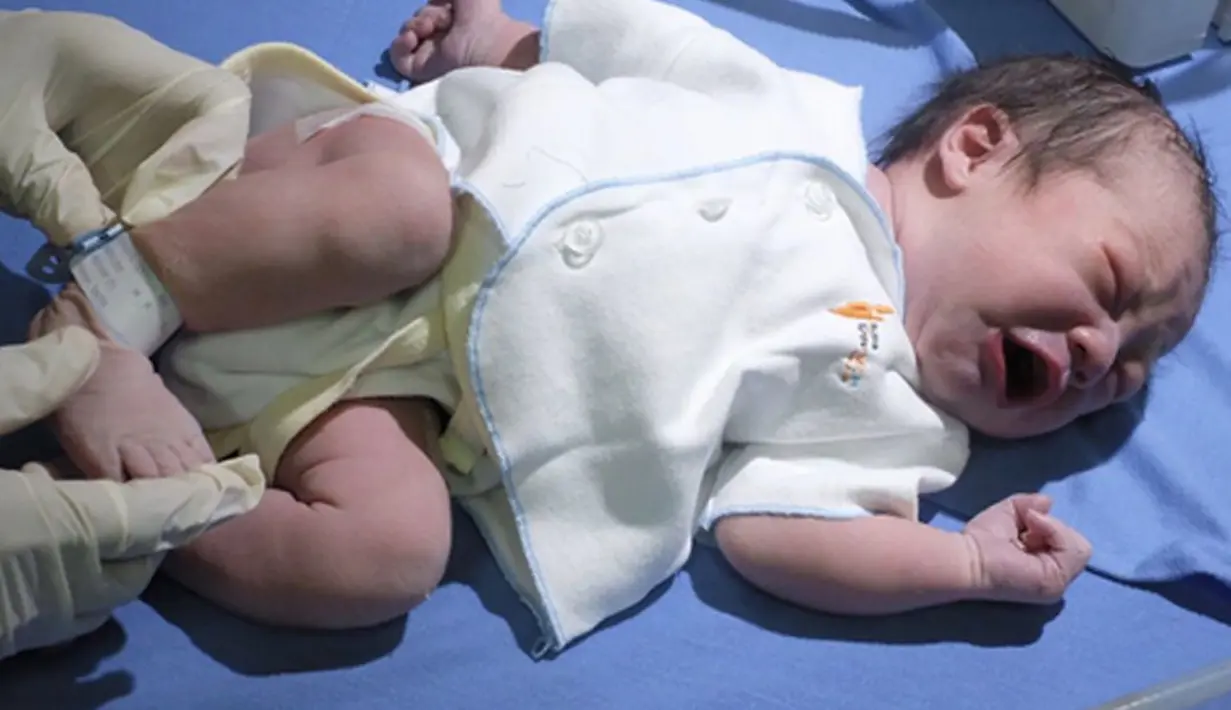 Lewat akun Instagram, baik Omesh dan Dian pun mengungkapkan rasa bahagia yang kini tengah mereka rasakan. Omesh sebagai suami Dian Ayu dan ayah dari kedua anaknya pun mengucap rasa syukurnya. (Instagram/dianayulestari)