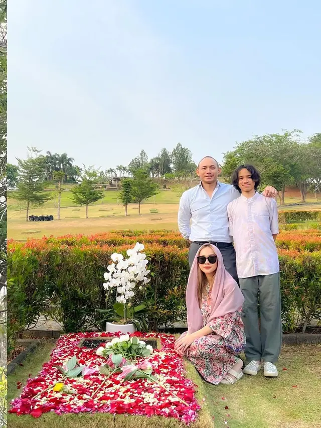 5 Potret Kedekatan Noah Sinclair dengan Tiko Aryawardhana Ayah Sambungnya, Penuh Kebahagiaan