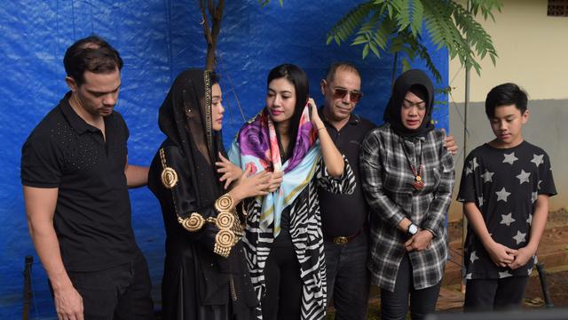 [Bintang] Della Perez - Nia Anggia - Sri Wulansih