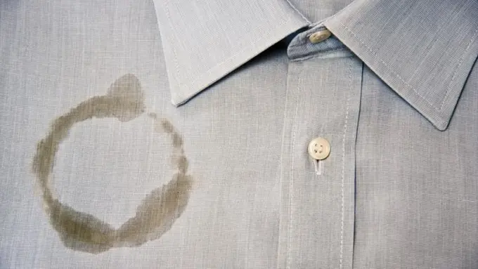 Cara Hilangkan Noda Kunyit di Baju dengan Bahan Dapur, Ampuh Tanpa Disikat