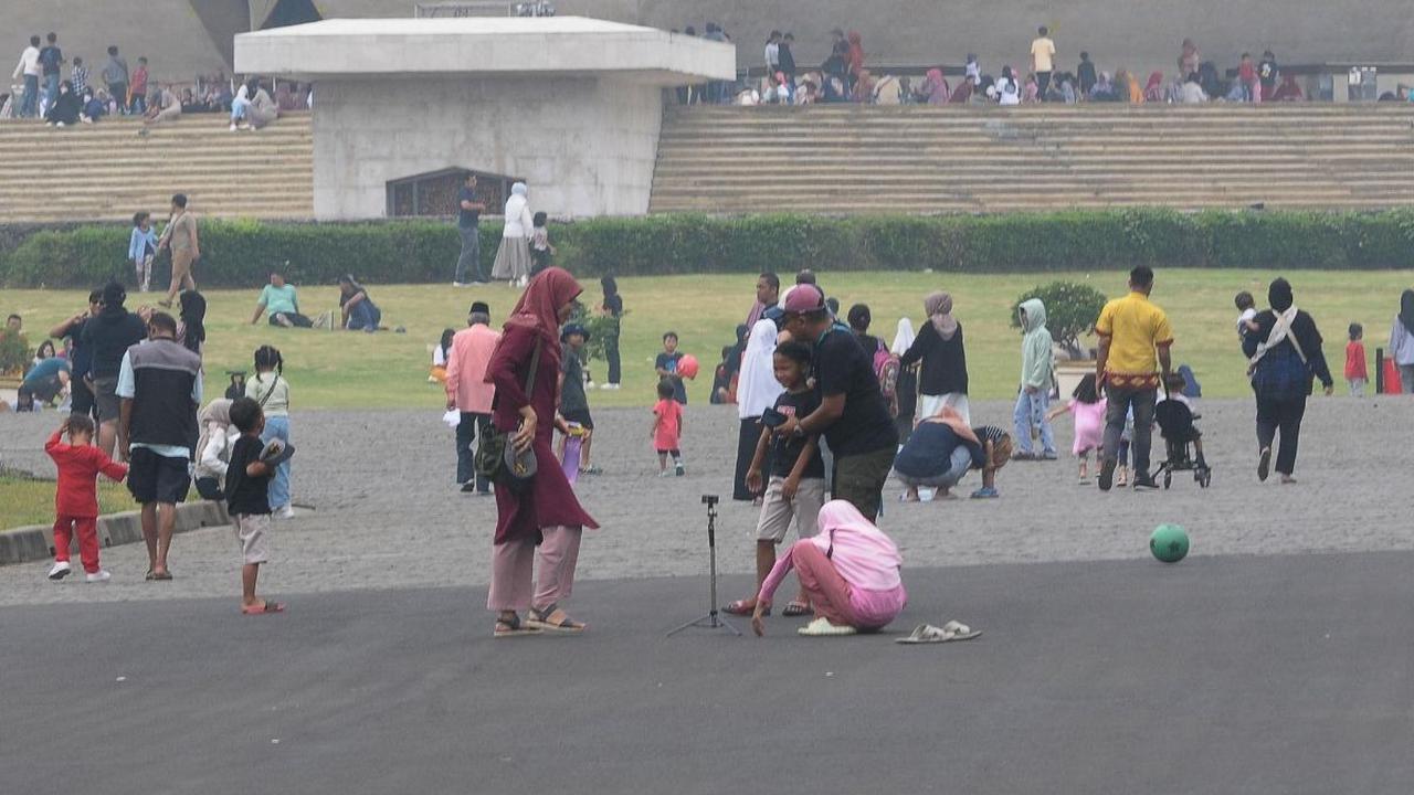 Pengelola Monas menyiapkan sejumlah acara pada 11 April 2024 antara lain atraksi video mapping di sisi selatan Monas dan air mancur menari di sisi barat.<br>