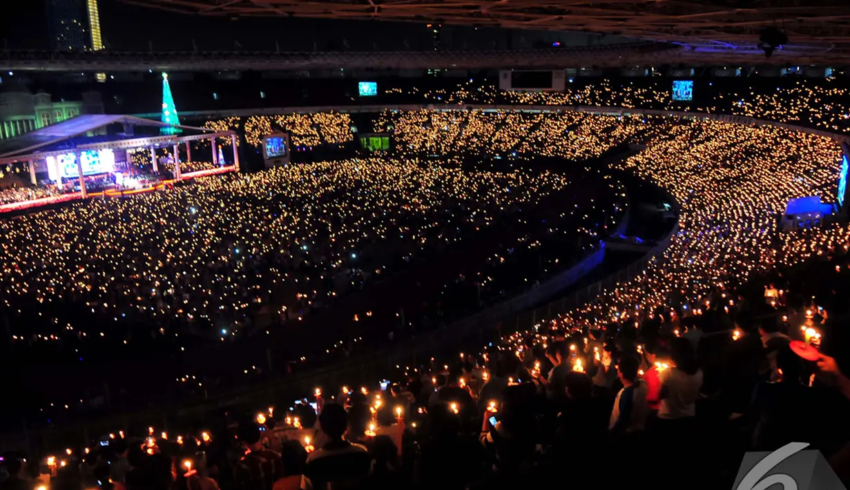 Suasana perayaan  Natal Jemaat Gereja Tiberias di Gelora Bung Karno, Jakarta, Sabtu (13/12/2014). (Liputan6.com/Johan Tallo)
