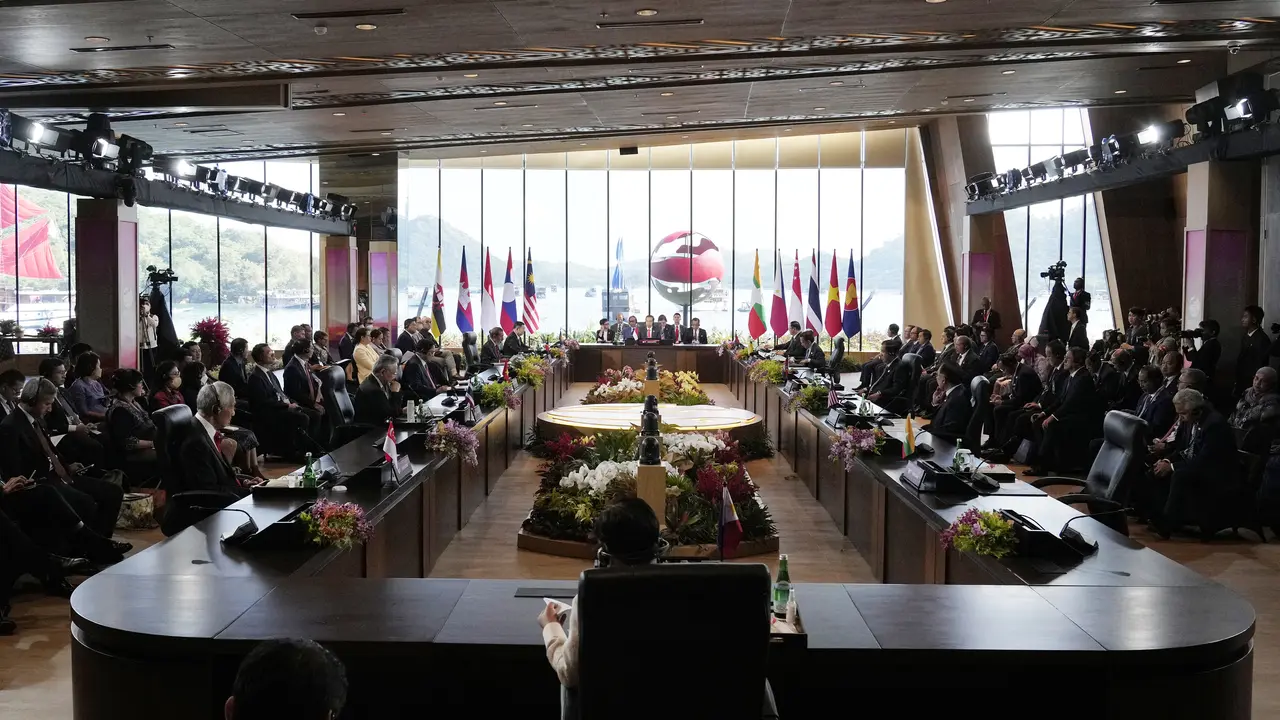 Jokowi Resmi Buka KTT ke-42 ASEAN 2023 di Labuan Bajo