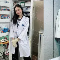 Treechada Petcharat atau Nong Poy jalani 2 profesi di bidang sains dan showbiz. [@poydtreechada]