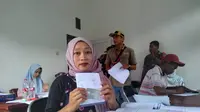 PHE ONWJ menyelesaikan pembayaran kompensasi awal kepada warga terdampak tumpahan minyak di Kabupaten Karawang dan Kabupaten Bekasi, Jawa Barat. Dok PHE