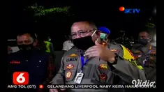 Hari pertama Pembatasan Sosial Berskala Besar (PSBB) di Kota Surabaya diwarnai dengan kemacetan panjang di Bunderan Waru atau perbatasan Kota Surabaya dengan Kabupaten Sidoarjo, Jawa Timur. Kemacetan terjadi karena ada pemeriksaan ketat terhadap semu...