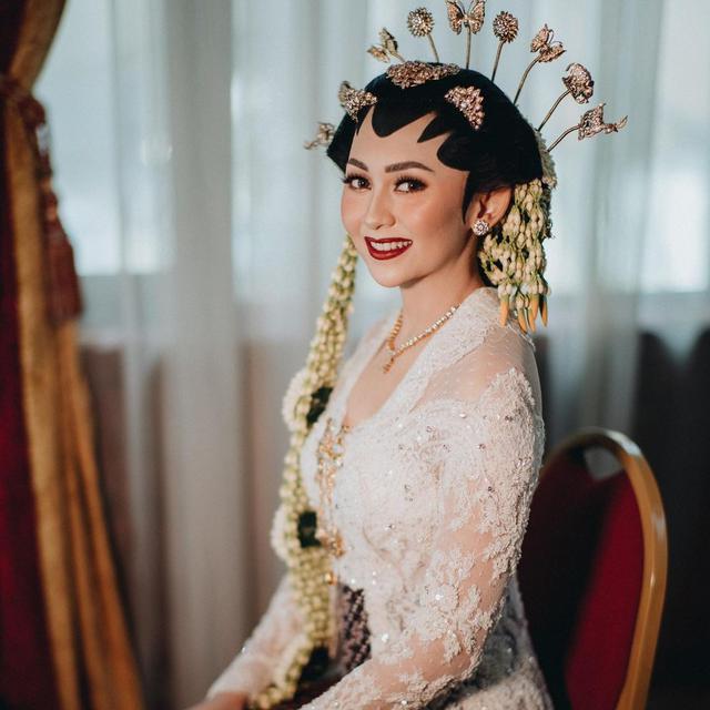 6 Potret Dini Nurfitri Widjaya Finalis Puteri Indonesia 2022, Dipersunting Anak Panglima