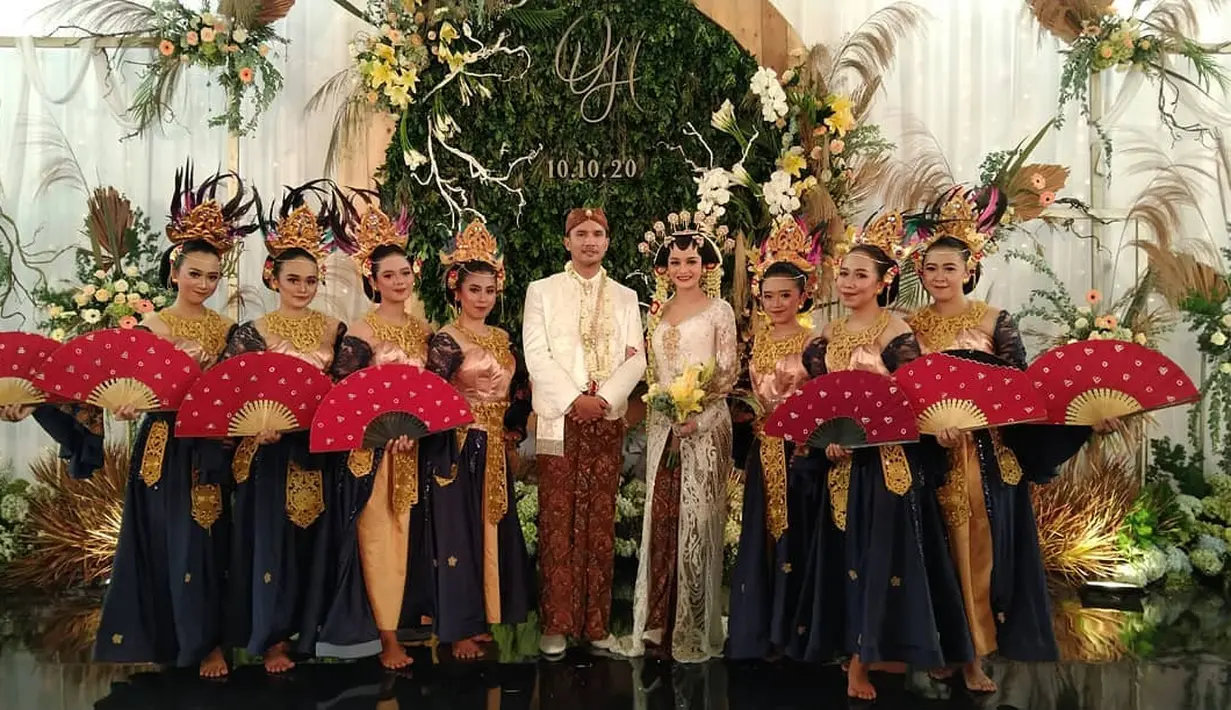 Ovi Dian dan Helmi Herman