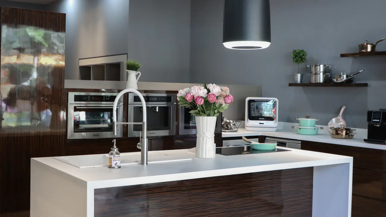 MODENA Home Center Pondok Indah menyediakan berbagai perlengkapan rumah tangga/dok. Modena