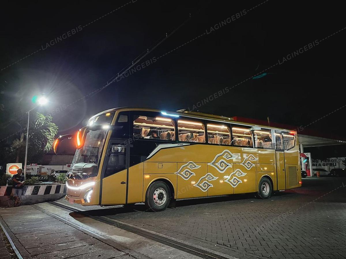 3. Bawa sasis Mercedes-Benz dan Hino