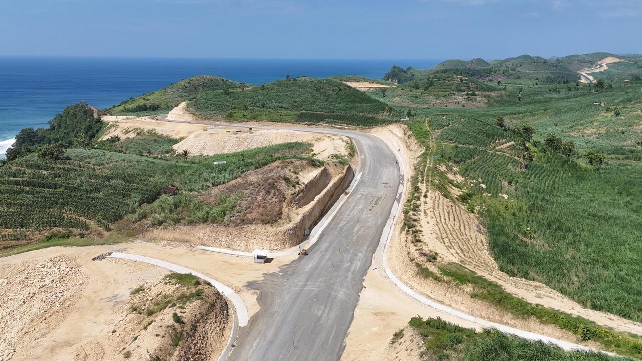 Proyek dengan Inovasi Terbaru, Pembangunan Jalan Lintas Selatan Lot 2 PTPP Melampaui Target
