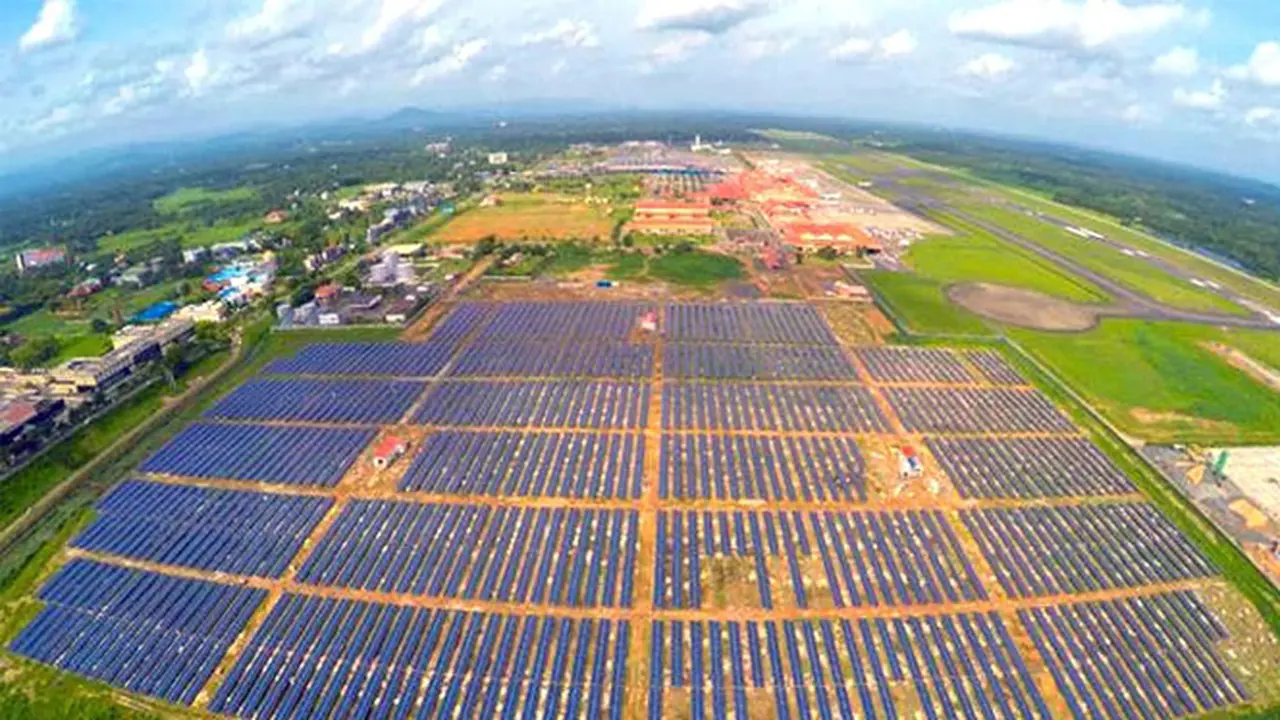 Canggih, Ini Bandara Pertama yang Pakai Tenaga Surya