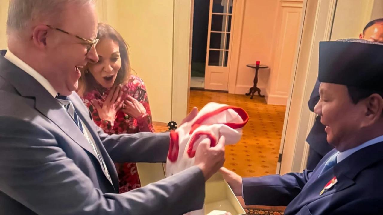 VIDEO: Momen Gemas Prabowo Beri Kado Balasan untuk Toto Anjing Kesayangan PM Australia Albanese