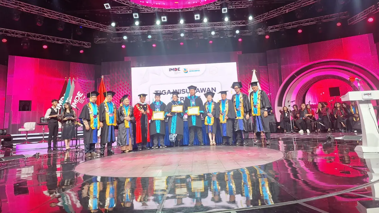 Wisuda IMDE
