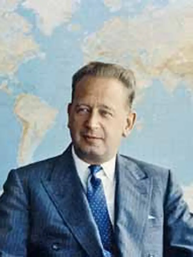Dag Hammarskjöld (sumber: laman resmi PBB)