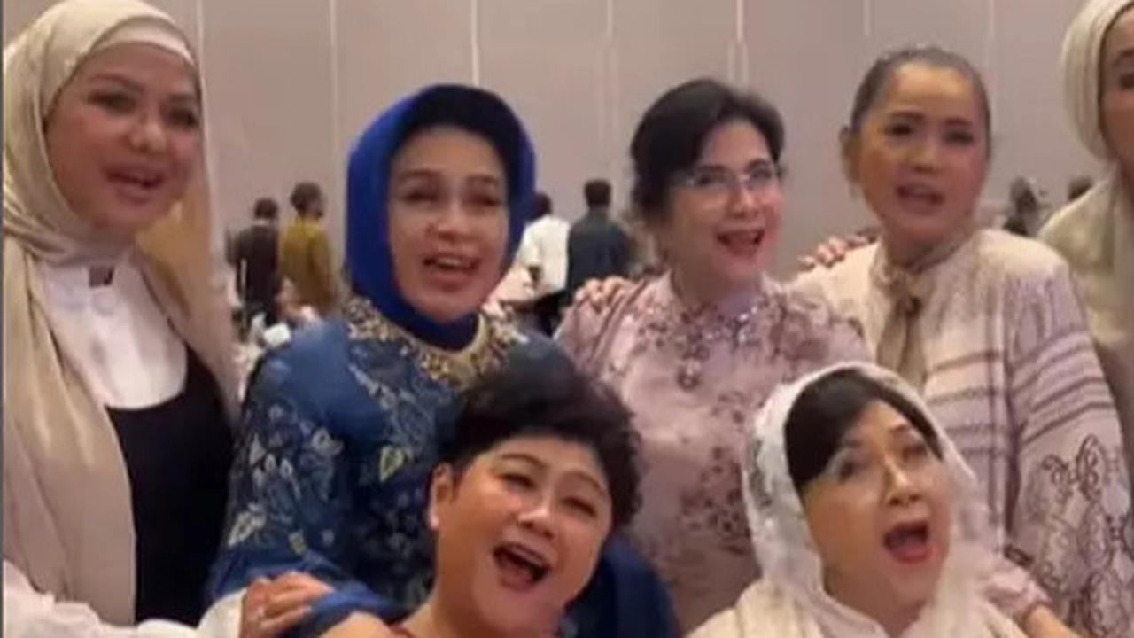 6 Potret Terakhir Titiek Puspa Hadiri Undangan Bukber Presiden SBY, Tampil Ceria saat  Kumpul Bareng Artis Senior