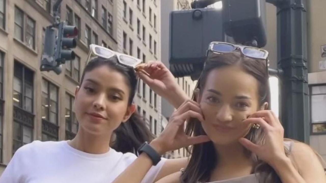 Duo Cantik Gak Kaleng-kaleng, Potret Enzy Storia dan Medina Dina Liburan Bareng di Amerika