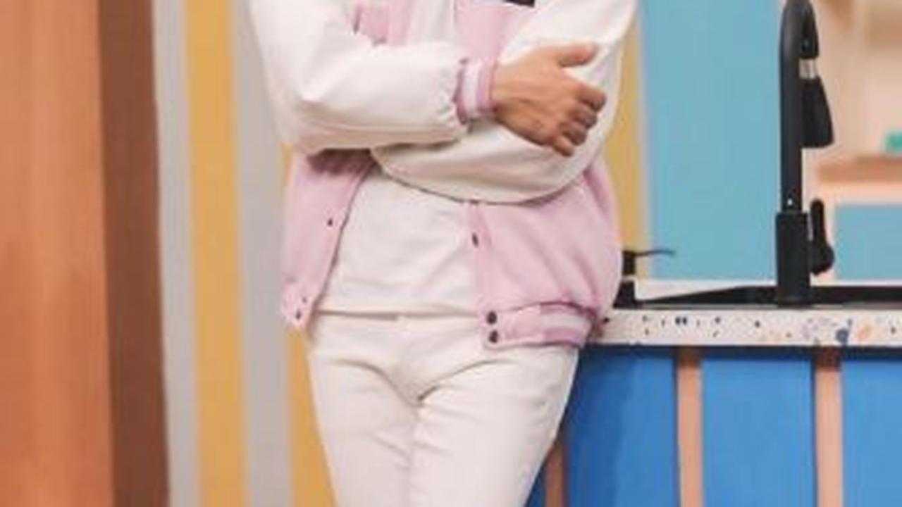 Komika yang kini lebih dikenal sebagai komedian, Dicky Difie juga menjadi artis terlaris beberapa tahun belakangan bahkan saat Ramadan. Selain mengisi acara komedi saat sahur, Dicky juga mengisi beberapa acara reguler di jam-jam setelah tarawih.