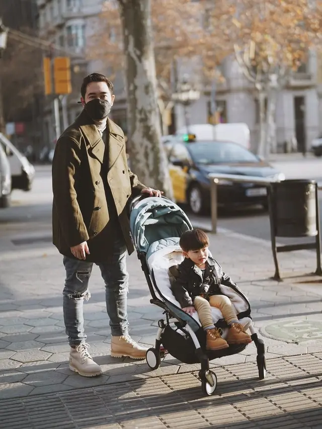 Potret Jeje Govinda dengan Zyan Anak Laki-lakinya