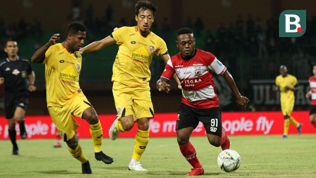 Madura United vs Semen Padang