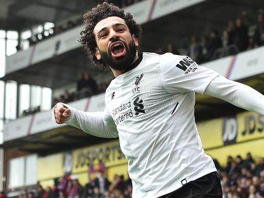 Bintang Liverpool, Mohamed Salah mencetak satu gol untuk kemenangan timnya atas Crystal Palace pada menit ke-84’ pekan ke-32 Premier League di Selhurst Park, London, (31/3/2018). Liverpool menang 2-0.  (AFP/Glyn Kirk)