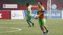 Pemain Bhayangkara FC, Paulo Sergio, tertawa saat latihan di Stadion PTIK, Jakarta, Minggu (2/12). Latihan ini persiapan jelang laga Liga 1 melawan PSM Makassar. (Bola.com/Yoppy Renato)
