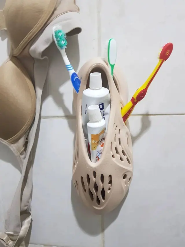 Jangan Dibuang, Ini 8 Potret Alih Fungsi Sepatu Bekas yang Bermanfaat